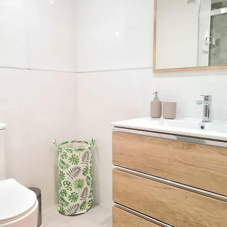 Moderno Y Con Estilo En La Carihuela * トレモリノス
